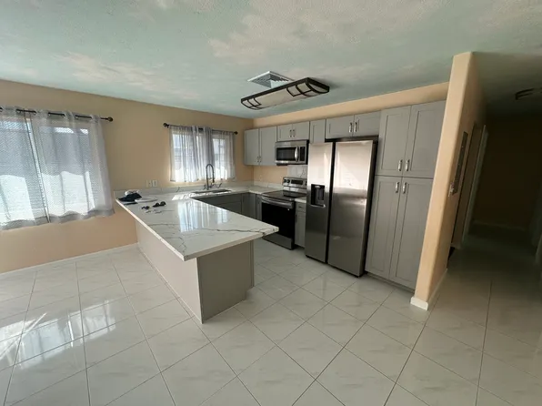 1008 Akoko St #B, Honolulu, HI 96814