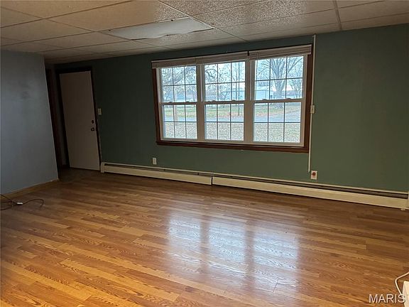 3rd image of 502 W Bond Ave