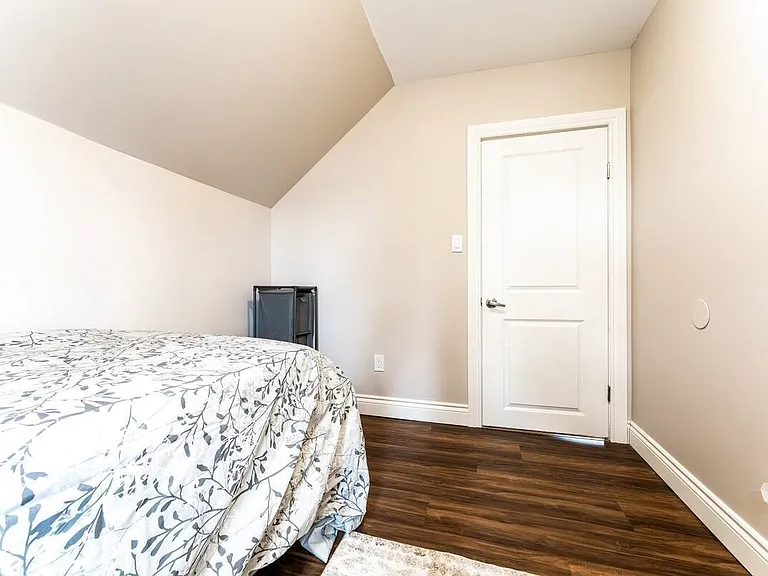 235 King St — Photo 16