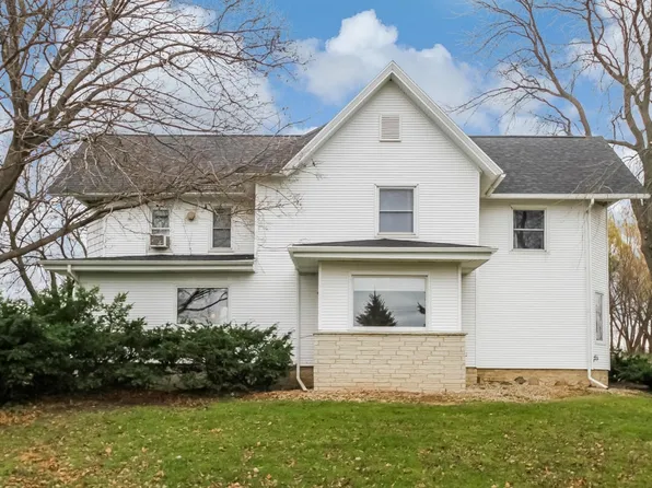 2125 Oakdale Dr, Waukesha, WI 53189