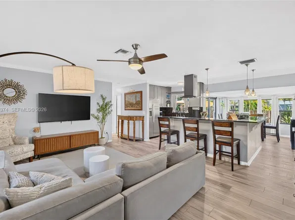 300 NW 28th St, Wilton Manors, FL 33311