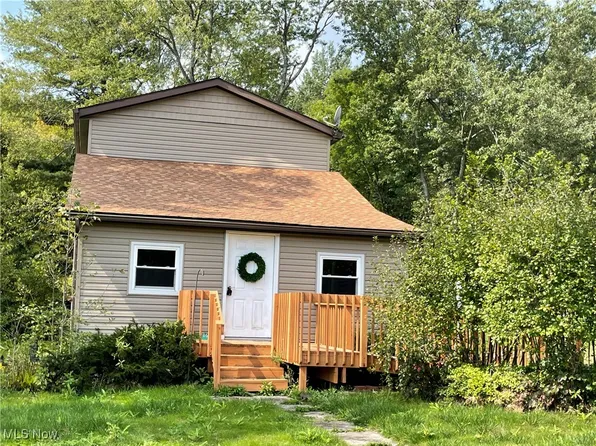 18636 Mount Pleasant Dr, Chagrin Falls, OH 44023