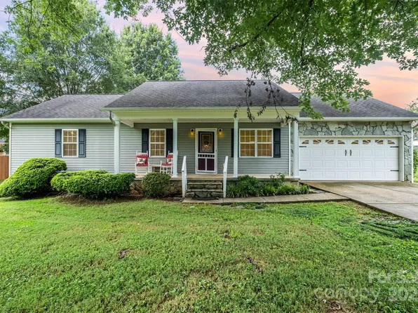 2076 Summerfield Cir, Conover, NC 28613
