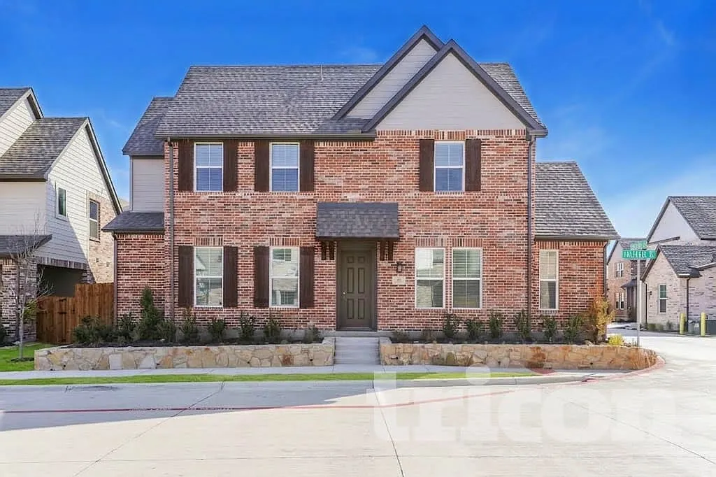 1035 Fallgate Drive Saginaw TX — Photo 1