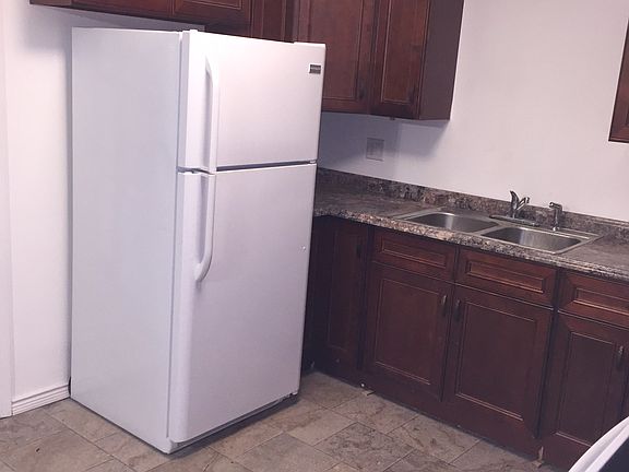 4th image of 1001 Hukill St