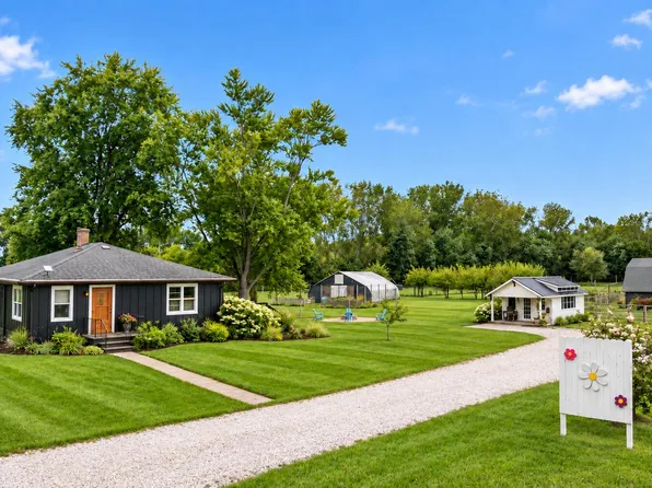 9962 Holden Rd, Baroda, MI 49101