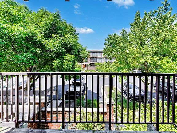 5th image of 382 Kelburn Rd APT 221