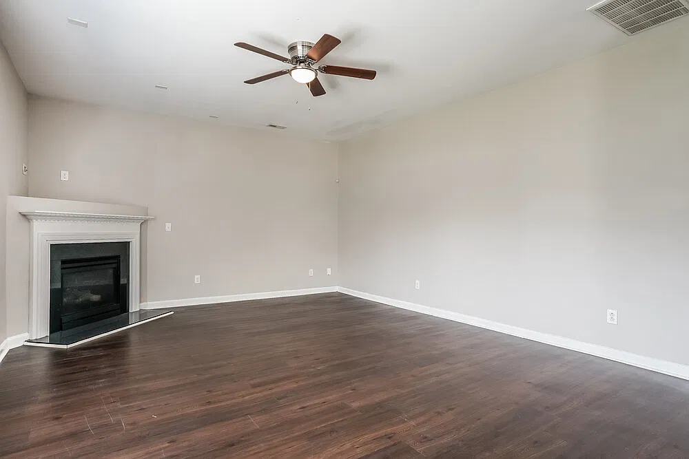 4 bed, 2.5 bath, 2300 sqft, $3,080 — Photo 4