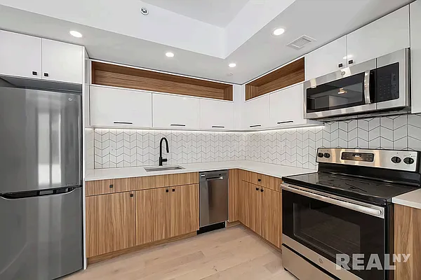 Rented by REAL New York | media 6