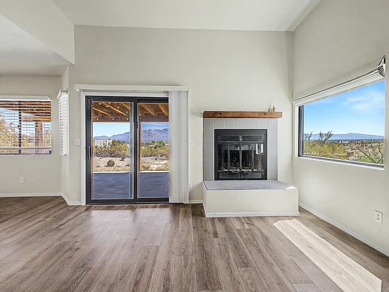 4650 N Paseo De Los Cerritos — Photo 10
