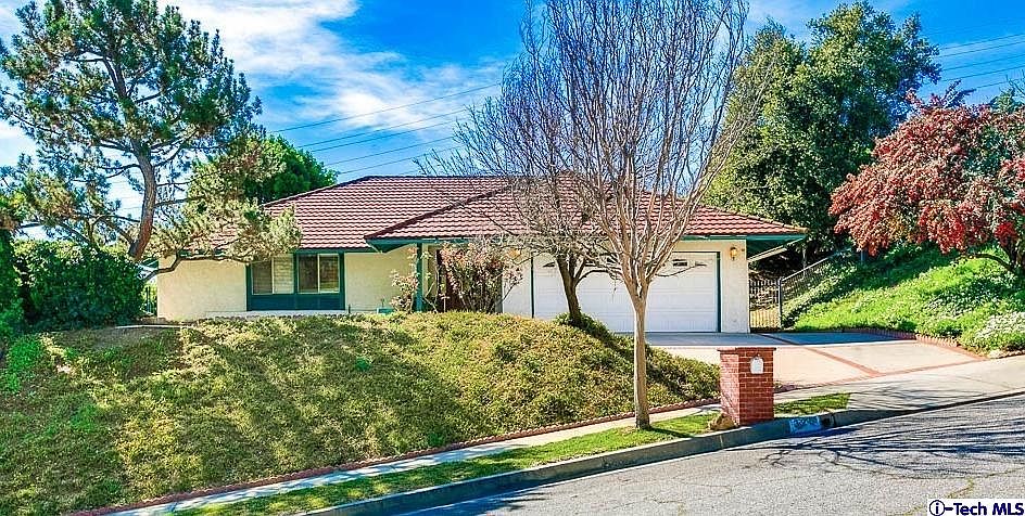 1st image of 325 Camino Verde