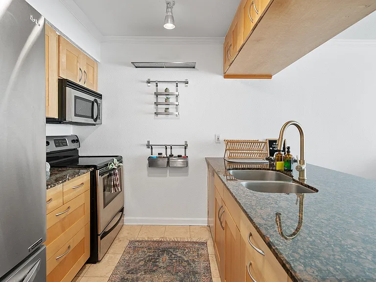 1818 S Lakeshore Blvd #8 — Photo 6