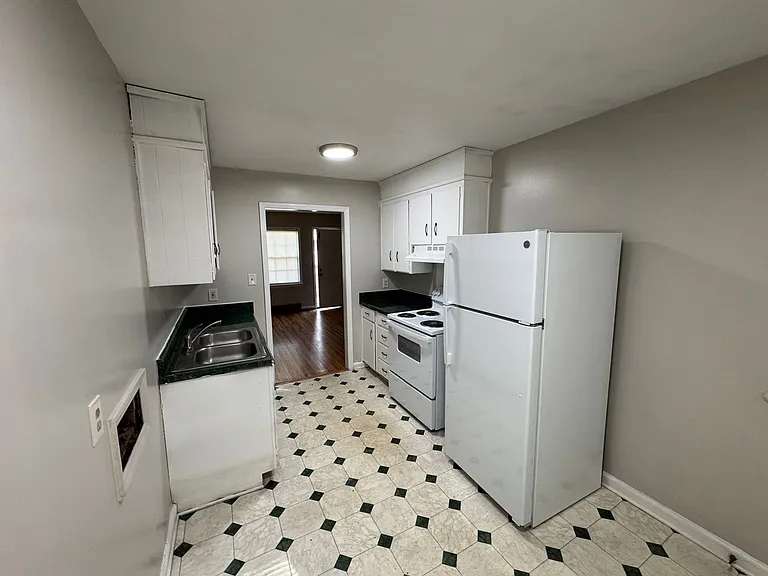 3436 Washburn Ave — Photo 3