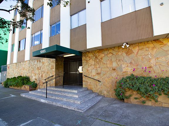 Front view exterior of the apartment building at 1085 S Van Ness Ave, San Francisco, CA 94110, USA