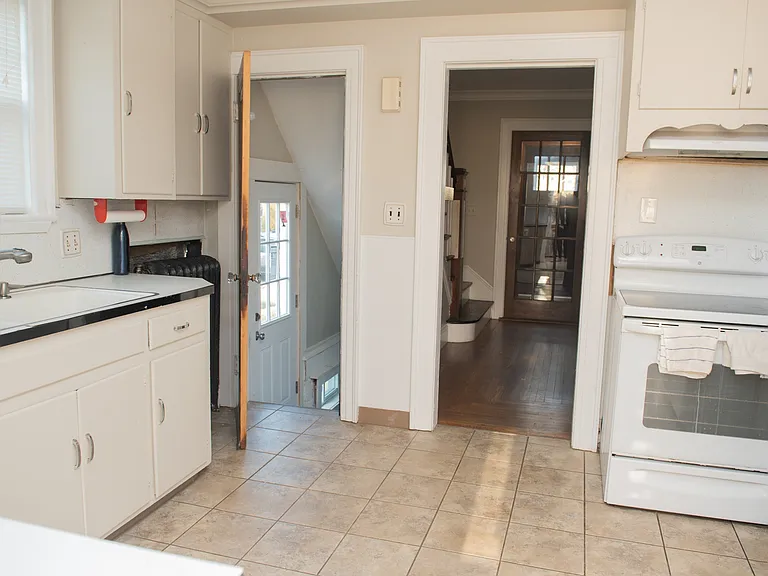 18 Thompson St — Photo 7