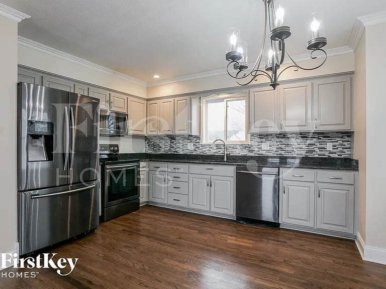 810 York Dr — Photo 7