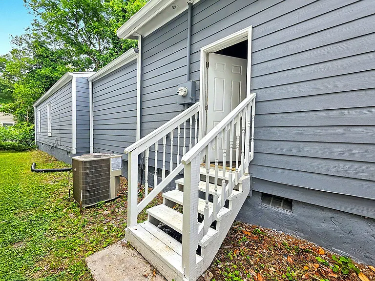 960 Sims St SW — Photo 21