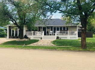 307 S 3rd St W, Baker, MT 59313