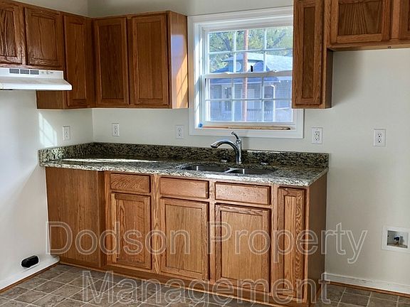 4th image of 218 S 11th Ave