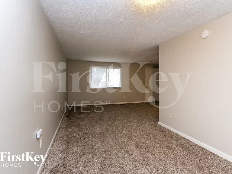 5717 Hacienda Ct — Photo 3