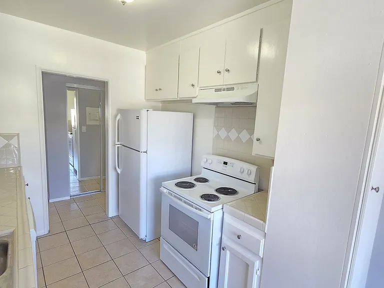 13955 Oxnard St — Photo 7