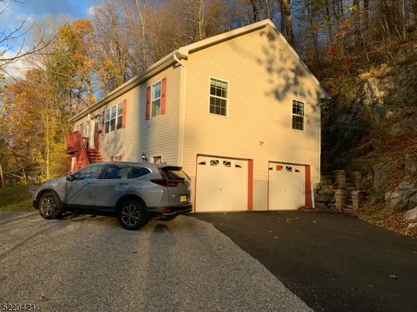 46 E Shore Dr, Vernon Twp., NJ 07462