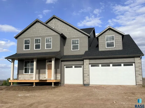 2708 S Copper Creek Ave, Sioux Falls, SD 57110