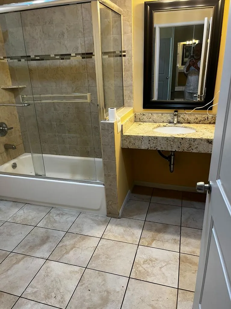 Unit Photo - 14537 Archwood St