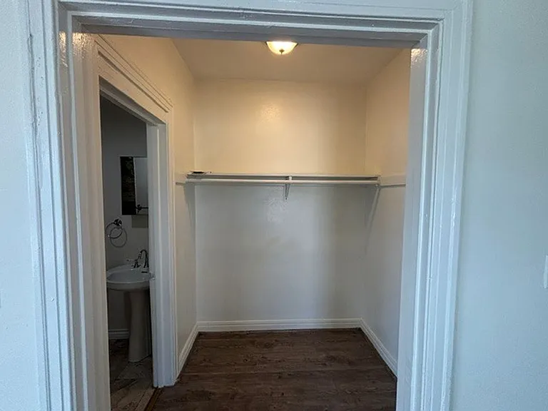 301 S. Kenmore — Photo 17
