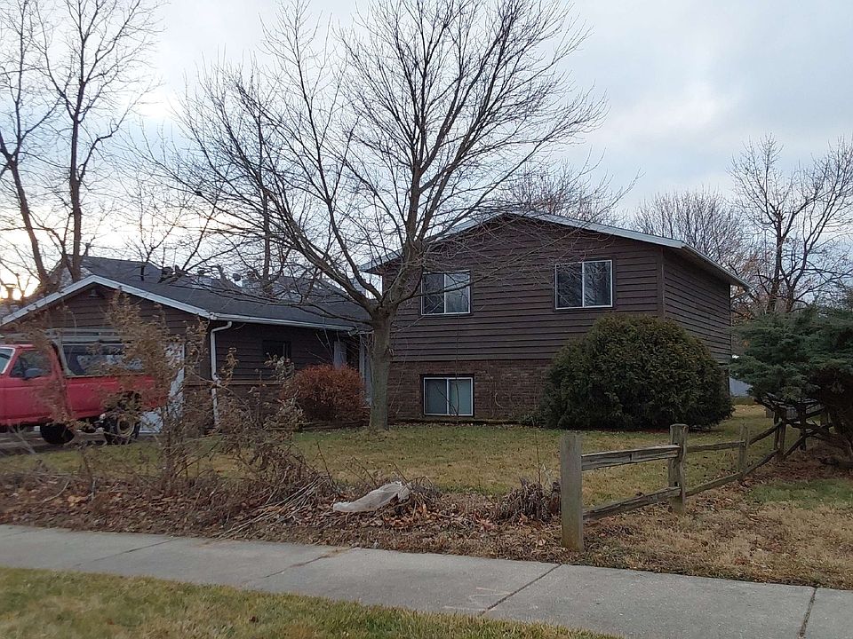 2nd image of 830 E Liberty St