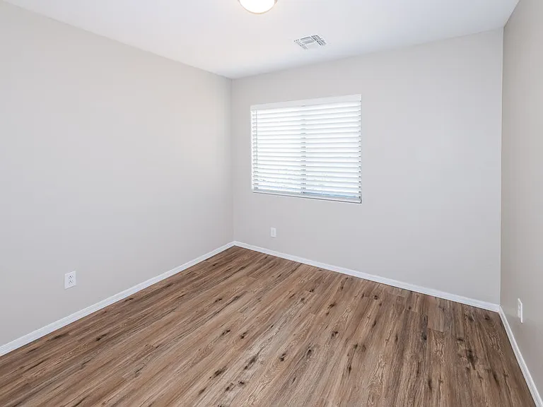 40810 N Hudson Ct — Photo 12