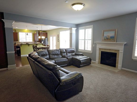 3rd image of 8336 Parkfield Dr