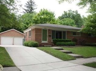 1306 Maple Dr, Rochester, MI 48307
