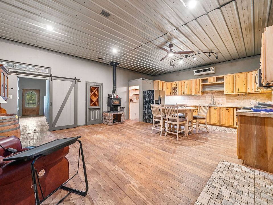10th image of 296 Riverpark Dr