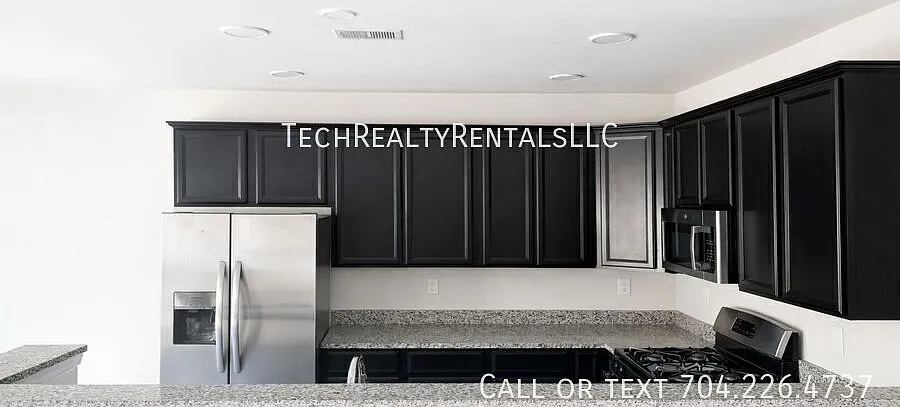 3 bed, 2.5 bath, 1557 sqft, $2,000 — Photo 4