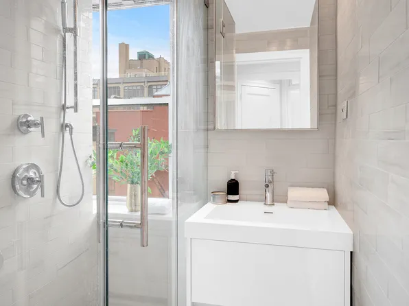 365 West 20th Street image 6 of 8