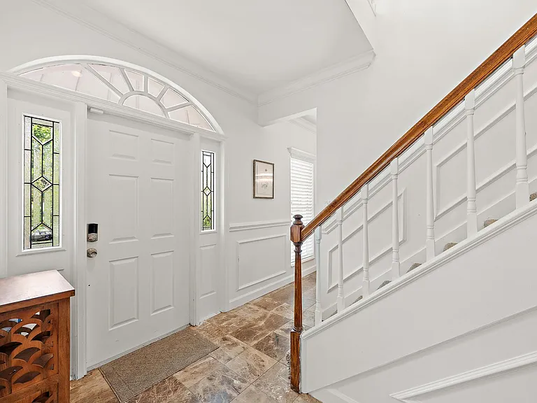 230 Park Ave — Photo 3