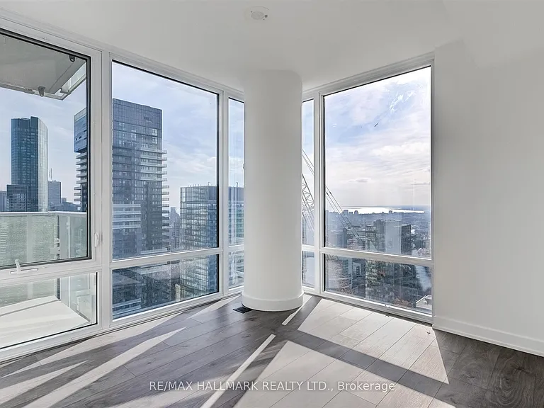 501 Yonge St #5212 — Photo 16