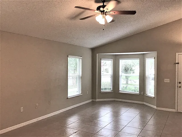 3 bed, 2.0 bath, 1439 sqft, $2,255 — Photo 4