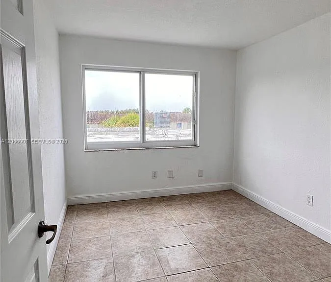 984 W 40th St #2 — Photo 28
