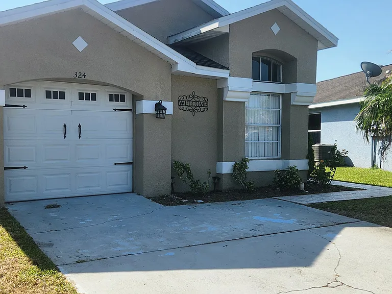 324 Woodbay Ct — Photo 1