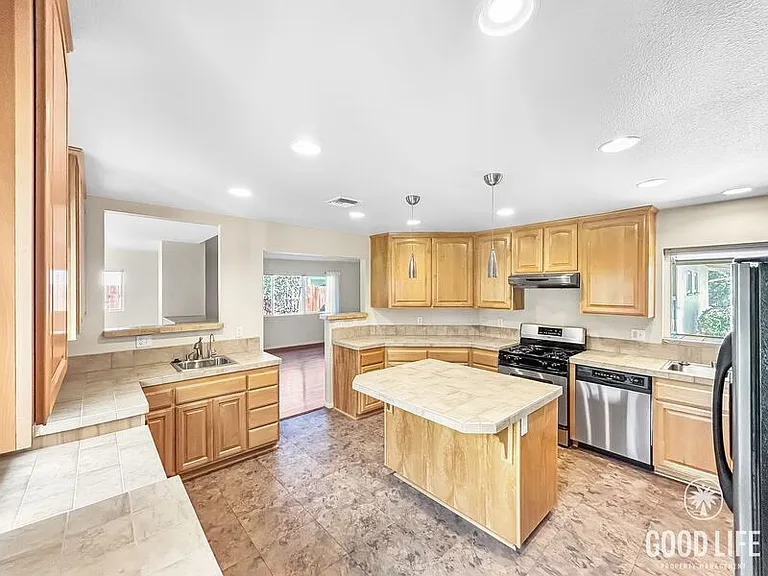 4164 Mount Herbert Ave — Photo 4