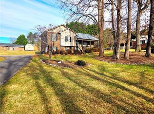 275 Raven Oak Dr, Wilkesboro, NC 28697