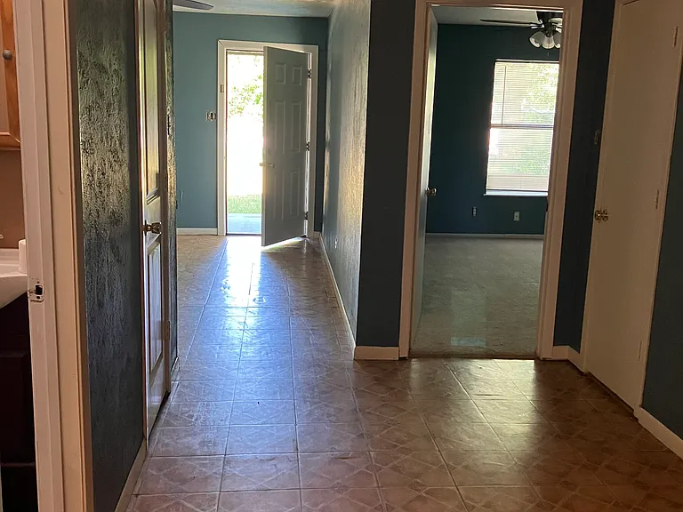 215 S Tatum Ave — Photo 4