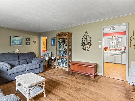 4th image of 3843 Woodcrest Cir NW