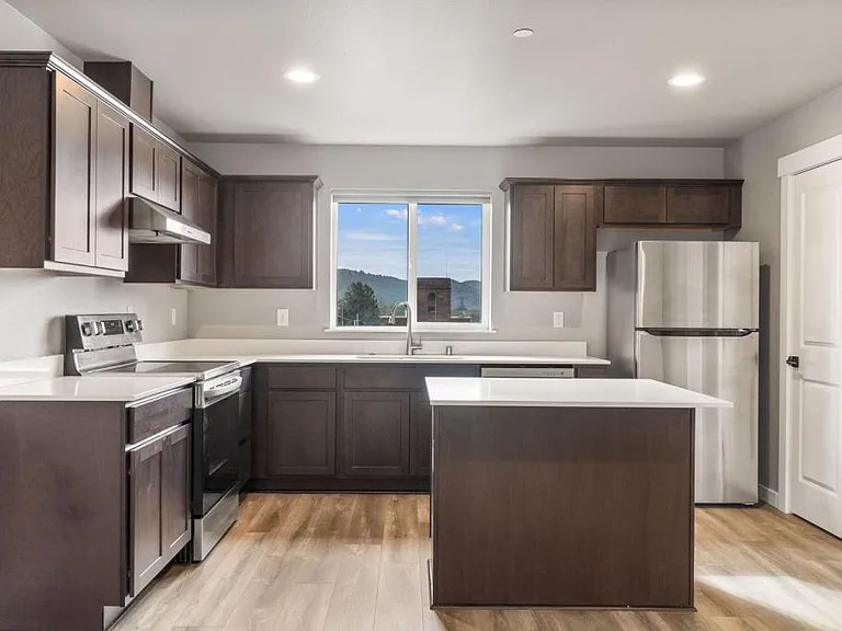 303 E Broadway Ave — Photo 3