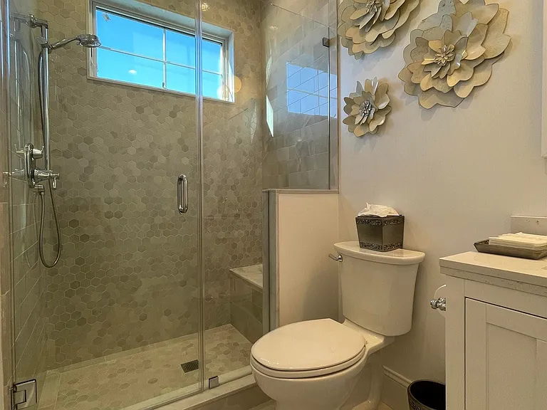 102 S Essex Ave — Photo 37