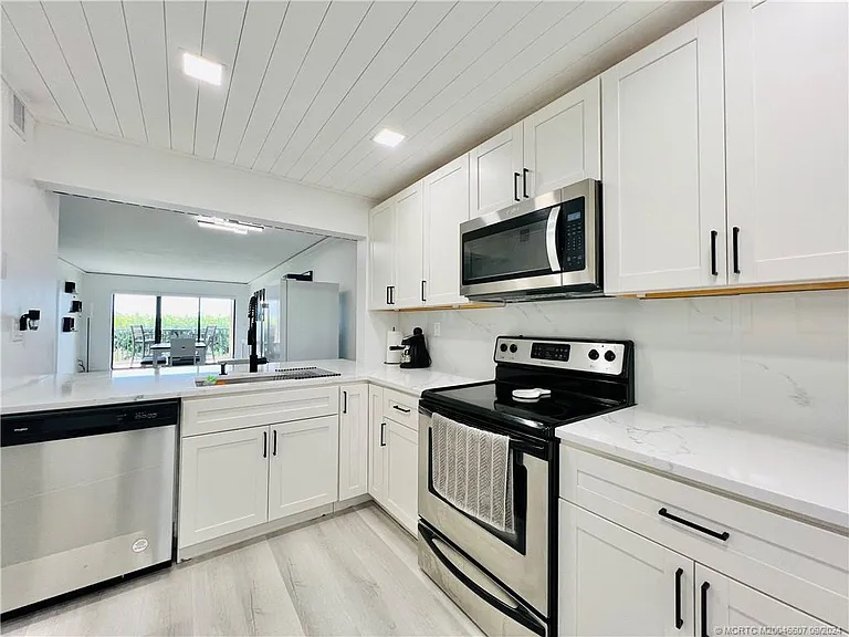 10044 S Ocean Dr #205 — Photo 11