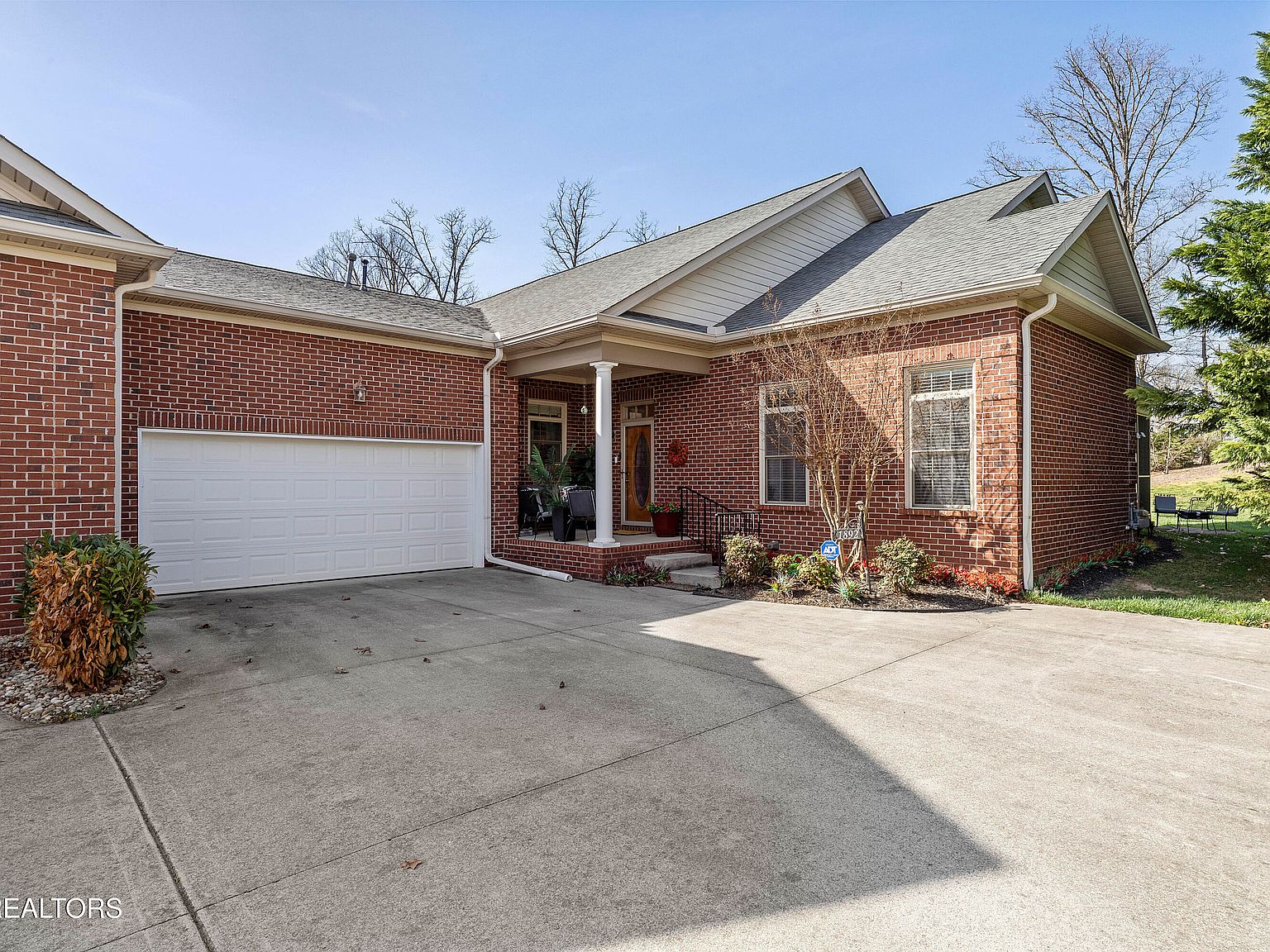 1892 Mountain Dr
