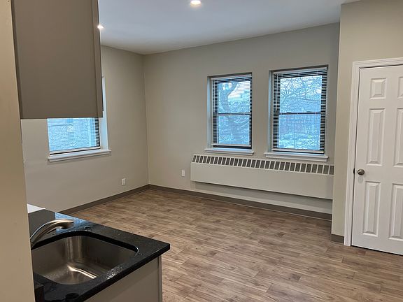 5th image of 1050 Hancock St APT 30